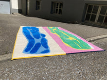 Load image into Gallery viewer, Speck Teppich in der Sonne